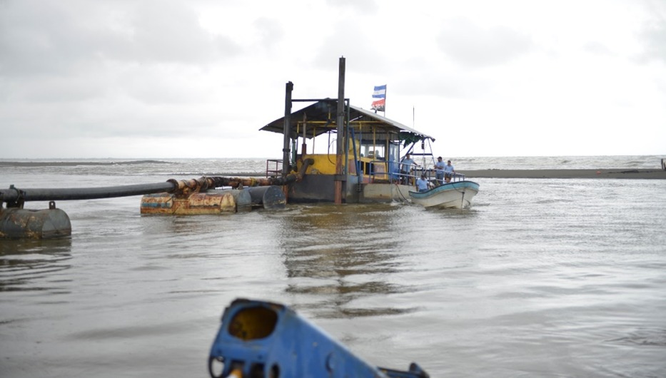 Dragado y limpieza en el Río San Juan para garantizar navegabilidad