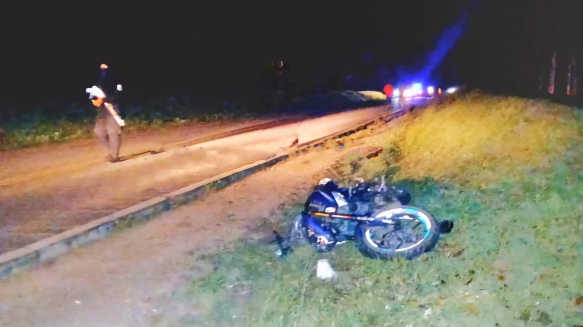 Trágico accidente de dos jóvenes en motocicleta