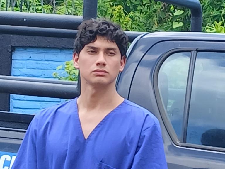 Acusan por parricidio agravado a joven que estranguló a su pequeño hermano en Catarina