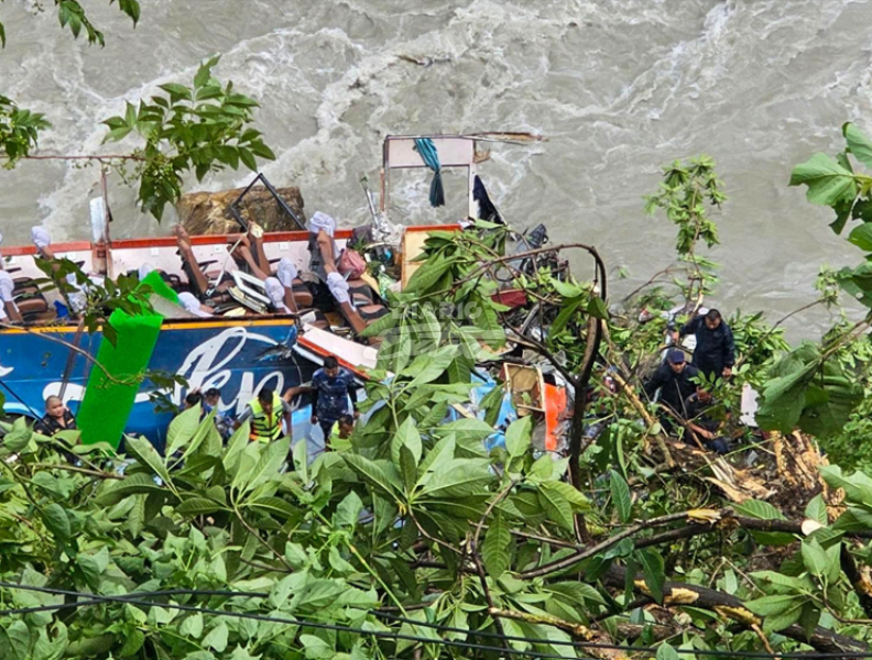 Trágico accidente de autobús en Nepal deja 27 muertos