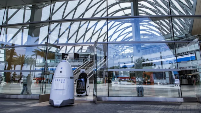 Robots patrullan comunidades en EE.UU. mientras surgen preocupaciones por privacidad y empleos