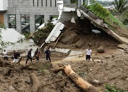 Inundaciones y deslizamientos de tierra dejan 22 muertos en Tailandia