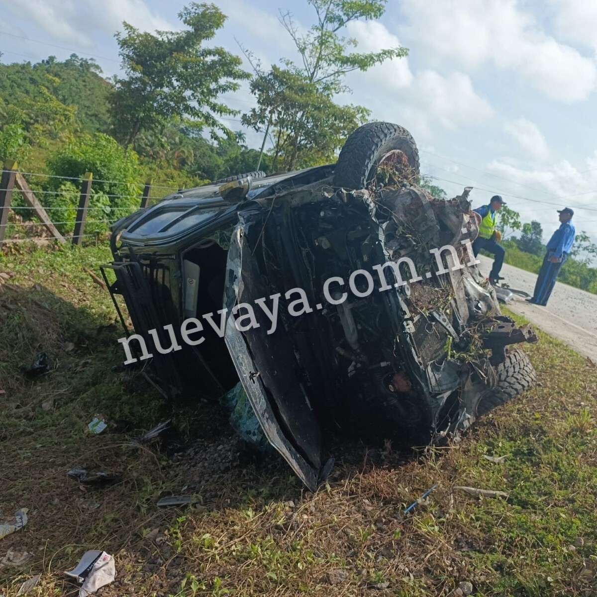 Tragedia en Caribe Norte: Dos muertos al volcarse camioneta con ataúd