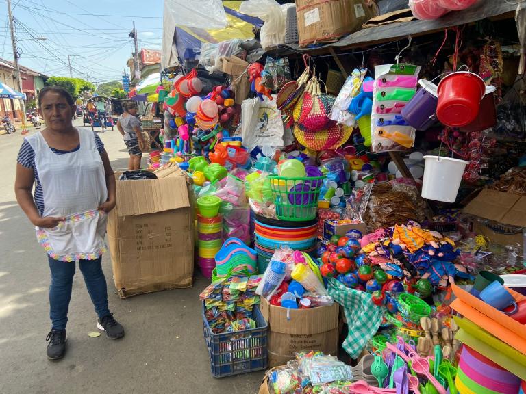 Comerciantes ya están ofreciendo productos para la Gritería Chiquita en Chinandega