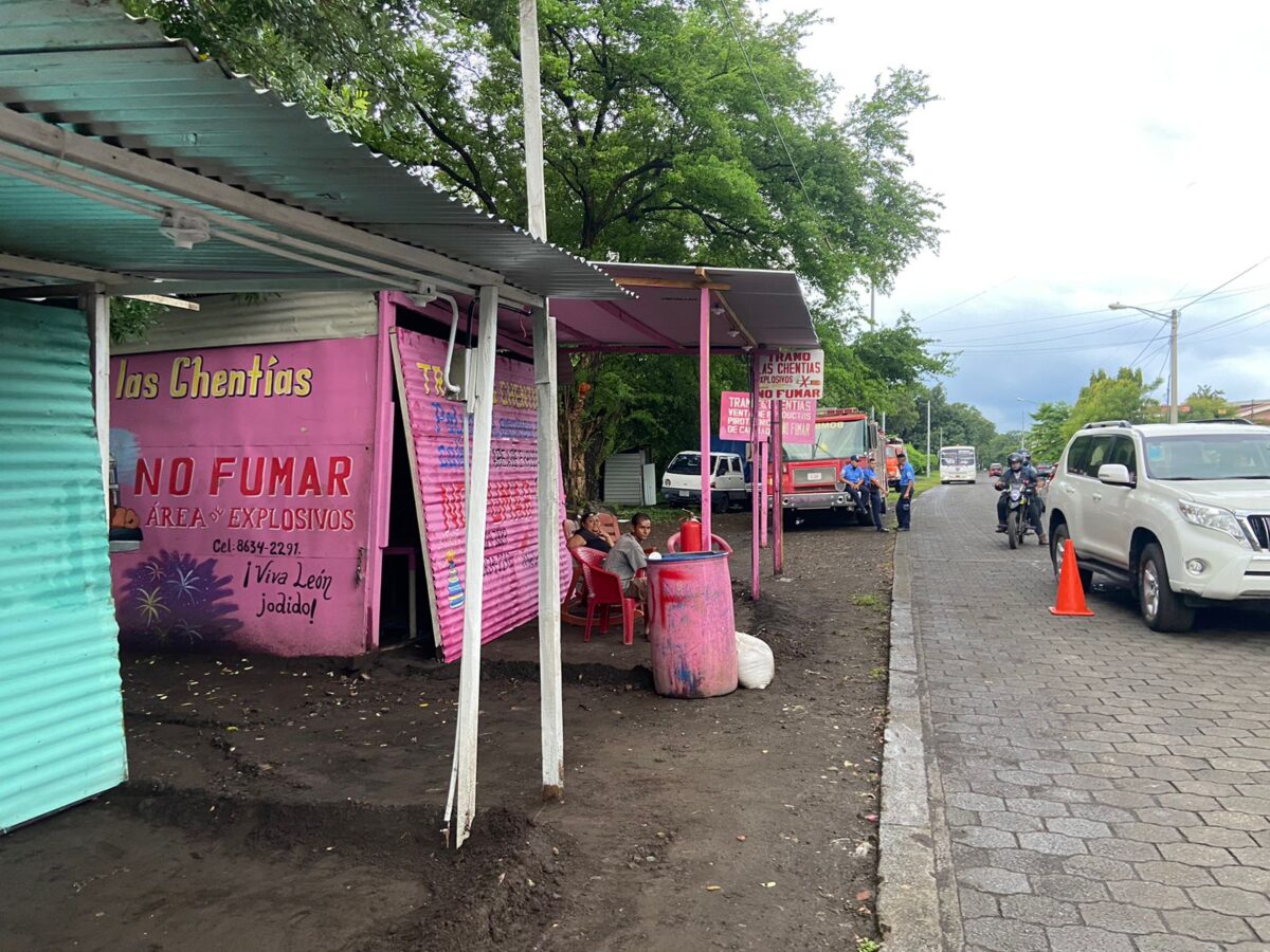 Inauguración de los 10 tramos de venta de pólvora en Chinandega