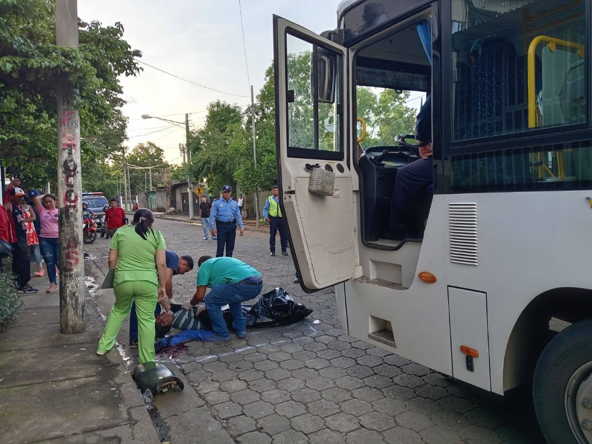 Luis Manuel fue impactado por un bus que cubre la ruta 154