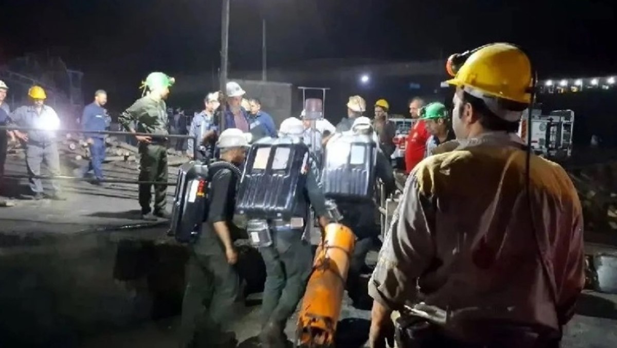 Tragedia en mina de carbón en Irán: 51 muertos y 17 heridos