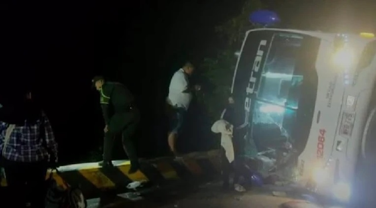 Accidente de autobús deja 3 muertos y 30 heridos en Curumaní, Colombia