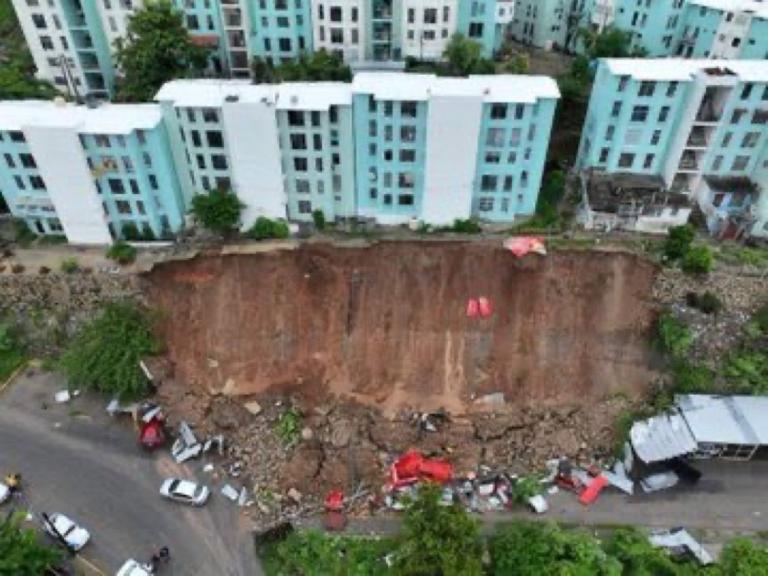 Huracán John deja 24 muertos y deja estela de destrucción en México