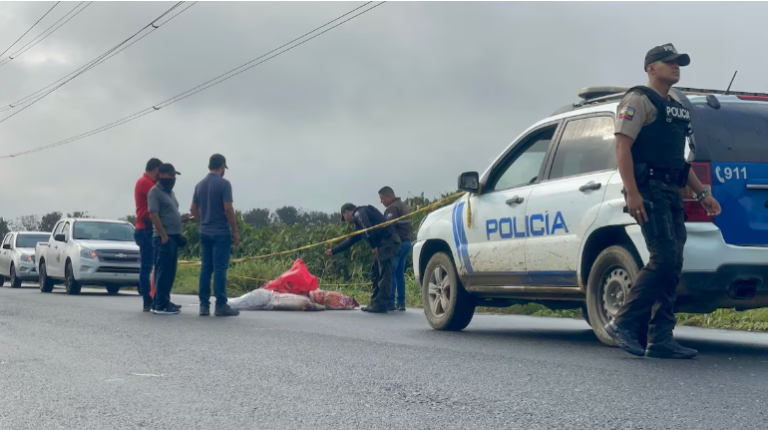 Macabro Hallazgo en Ecuador: Cuatro cuerpos descuartizados aparecen en carretera