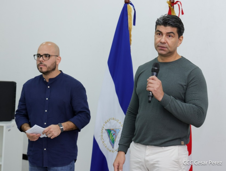 Compañera Rosario Murillo saluda y da la bienvenida al comunicador venezolano Abraham Istillarte