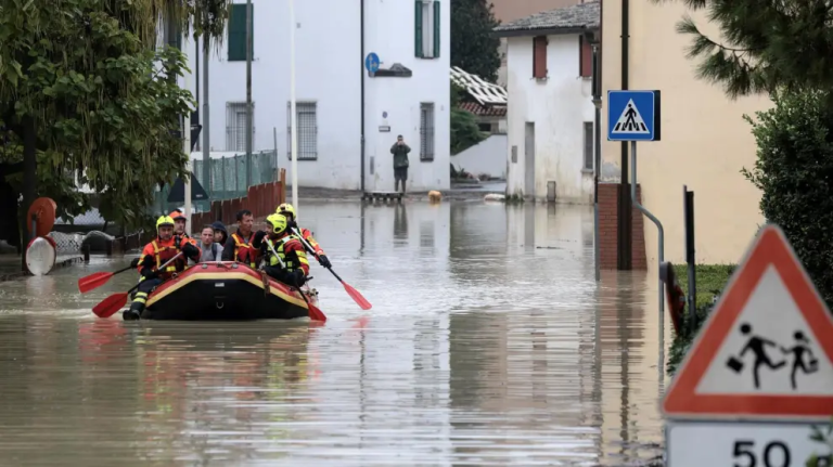 Más de mil evacuados y dos desaparecidos por graves inundaciones en el norte de Italia