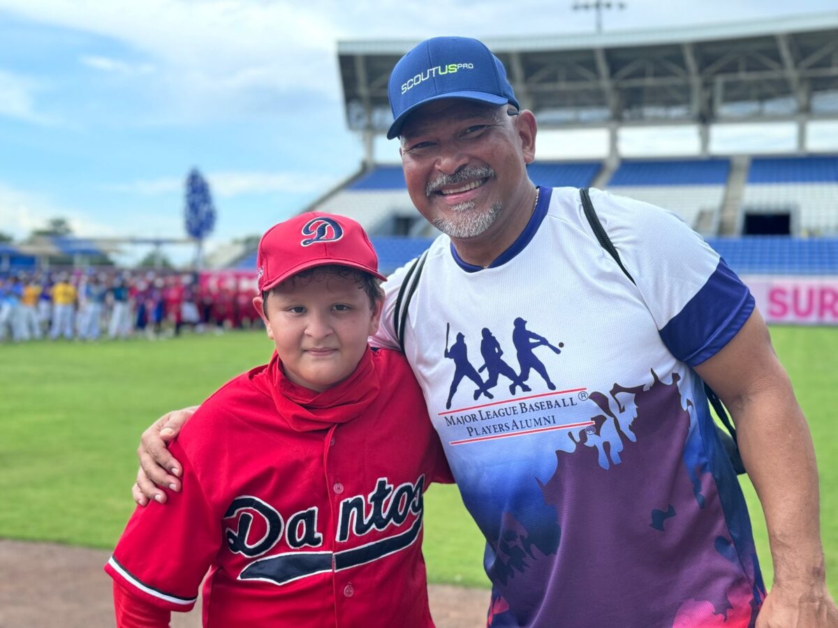 El ex big leaguer Marvin Benard estuvo al frente de estos entrenamientos