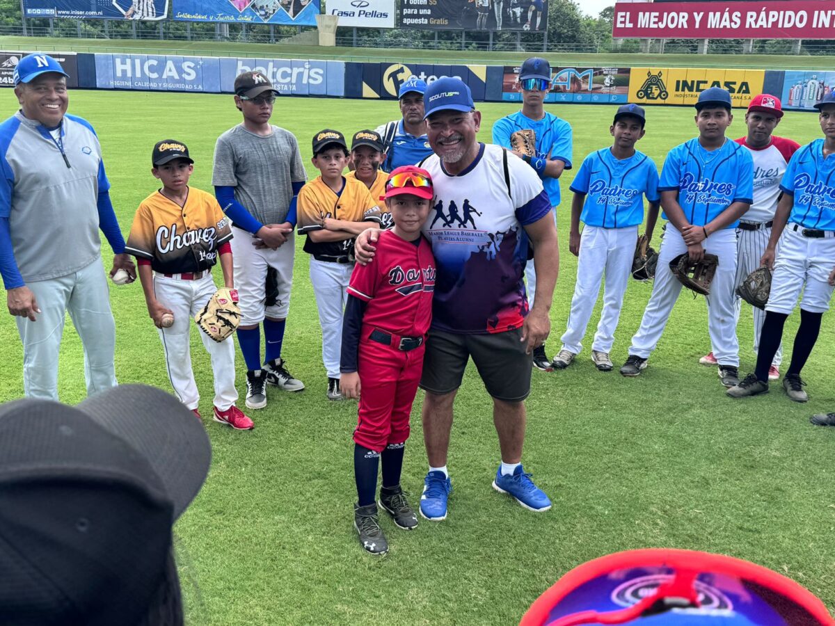 Clínicas de béisbol con ex jugadores de Grandes Ligas en Estadio Soberanía