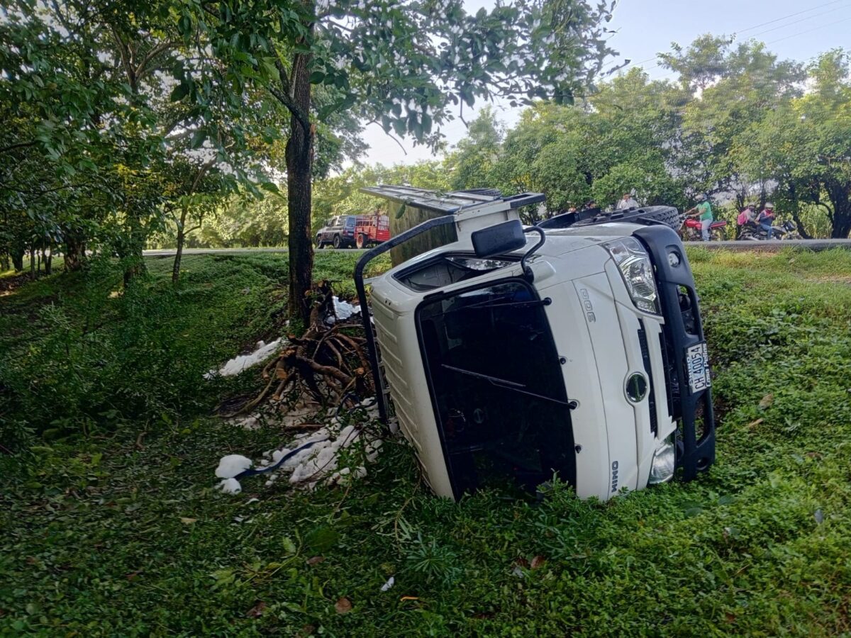 Trágico accidente en El Viejo: conductor fallece al volcar camioncito