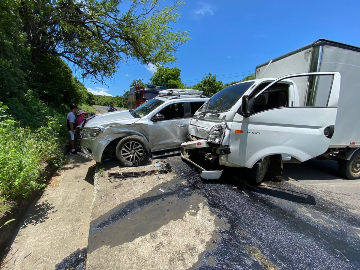 Accidente en carretera a Xiloá deja dos personas lesionadas