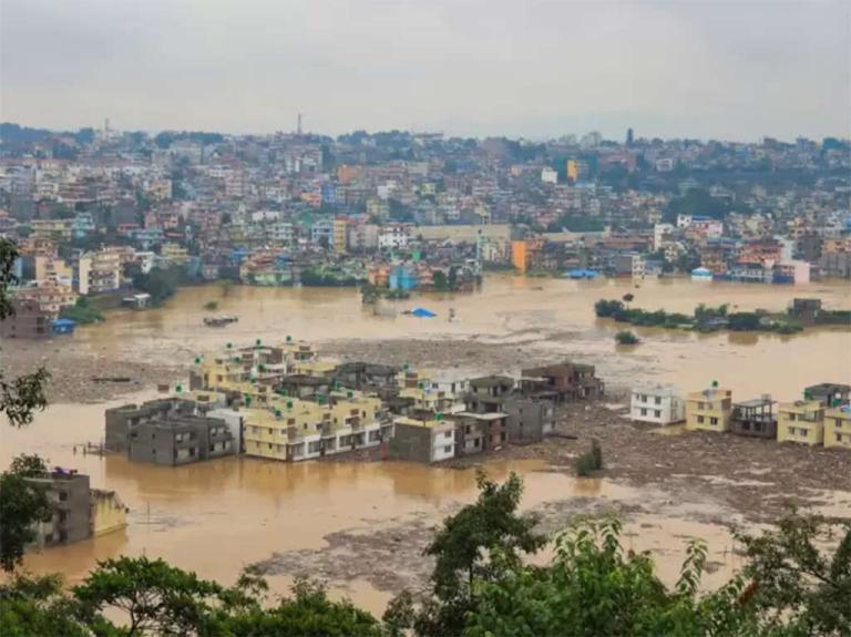 Inundaciones devastadoras causan más de 150 muertos en Nepal