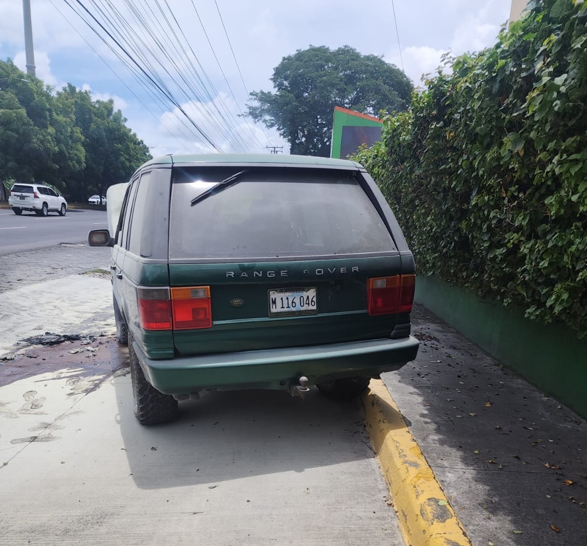 Incendio de auto Land Rover en SINSA, Masaya