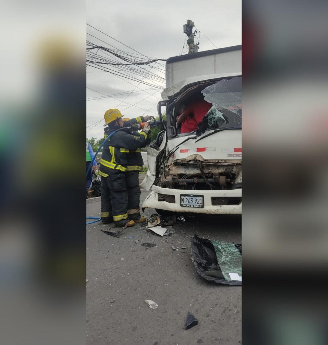 Mujer resulta con fracturas en triple accidente en Managua