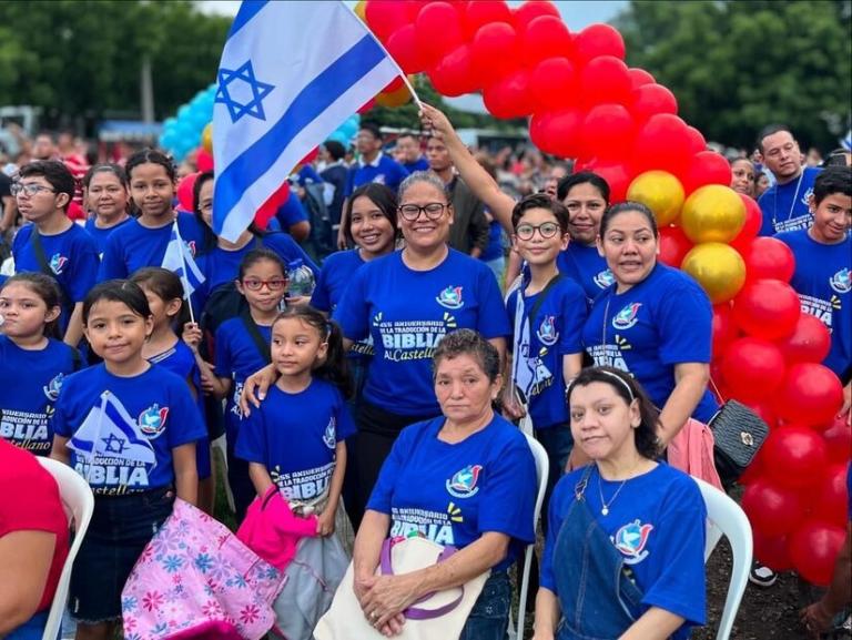 Nicaragüenses celebran 455 aniversario de la Traducción de la Biblia al español