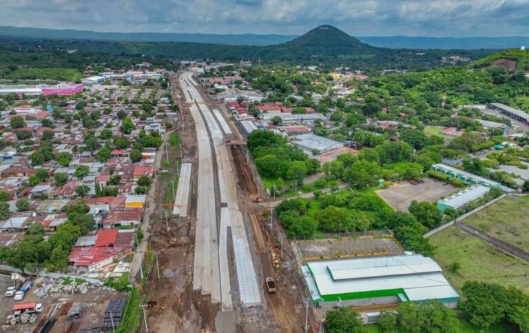 Avanza construcción de Pista Héroes y Mártires de la Insurrección en Managua