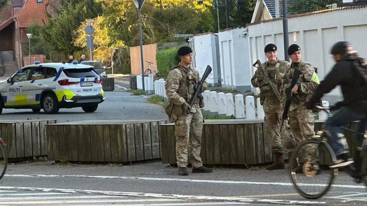 Dos bombas estallaron frente a la embajada de Israel en Copenhague, Dinamarca