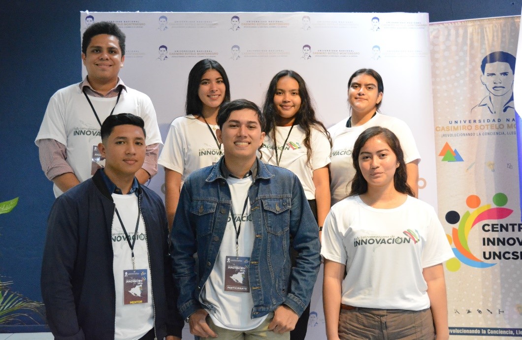 Equipo HYDROSTUDIO de la Universidad Nacional Casimiro Sotelo Montenegro, ganadores del Primer Lugar a nivel nacional en la categoría Impacto Social