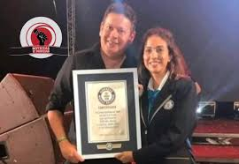 ¡Rapidito y Famosos! Pareja mexicana rompe Récord Guinness con la relación más fugaz del mundo