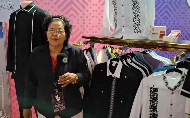 Azucena Blandón, la orgullosa abuelita y su colección «Sinfonía de Contraste»