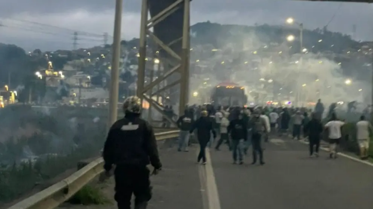 Violencia entre aficionados del fútbol brasileño deja un muerto y varios heridos