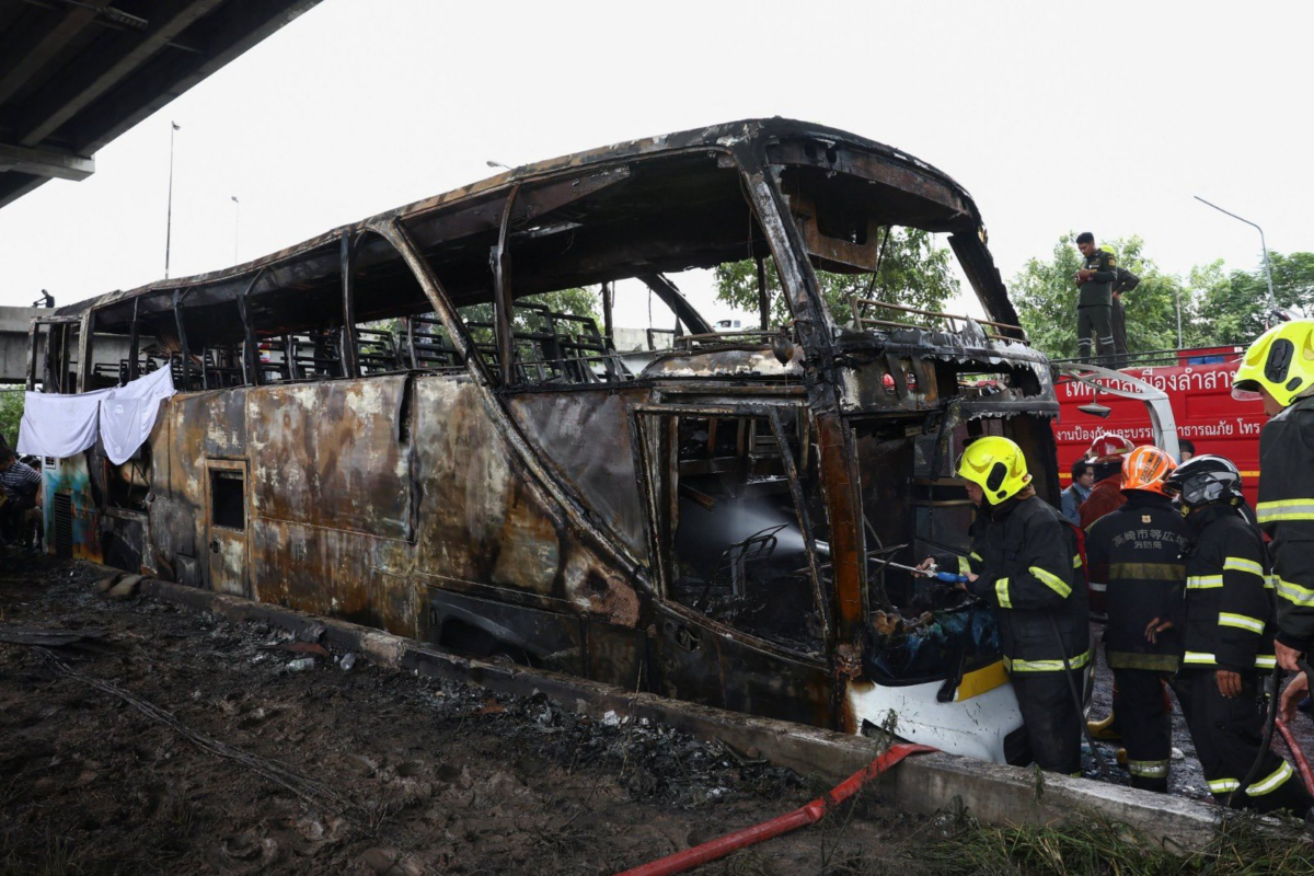 Un autobús escolar se incendió cerca de Bangkok