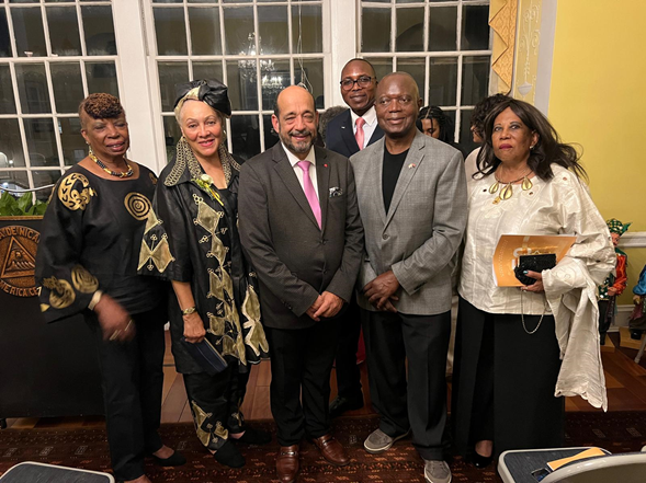 Representantes de la Embajadas de Angola, Camerún, y Ghana con la presidenta de AAWA y el Encargado de Negocios de Nicaragua en Washington