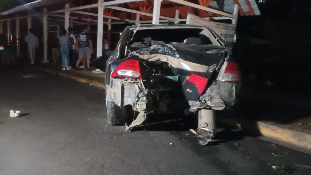 Accidente de motociclistas por cables del tendido eléctrico en Managua