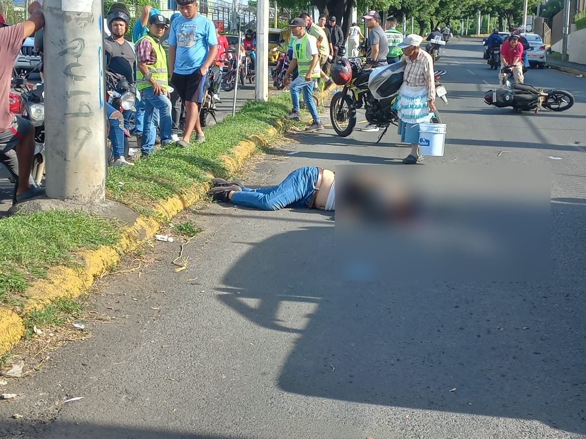 Trágico accidente en Managua: motociclista fallece al estrellarse contra un poste