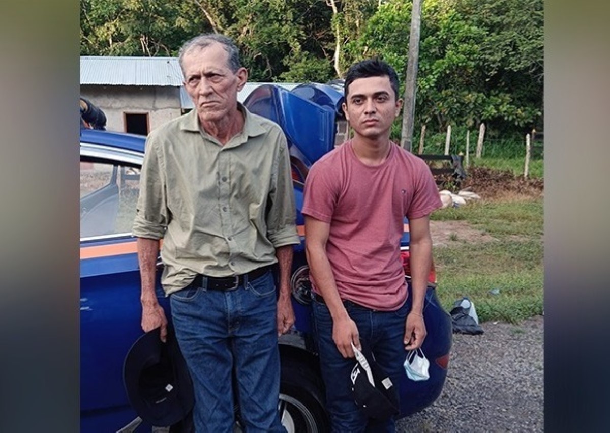 Juan Escobar Herrera, de 63 años de edad, y su hijo Javier Ariel Escobar Sevilla, de 20