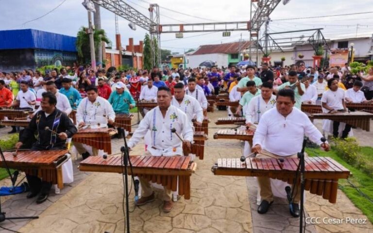 Masaya: Segundo Festival de Marimbas reúne a 300 expertos en el piano indígena