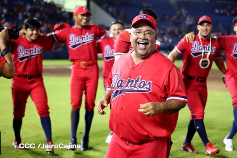 Manager de los Dantos Omar Cisneros felicita a los Campeones del Pomares Tigres de Chinandega