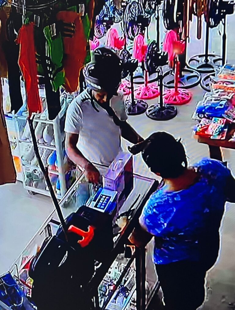 Sujeto se hace pasar por cliente y roba 2 celulares en tienda de Villa Nueva, Chinandega