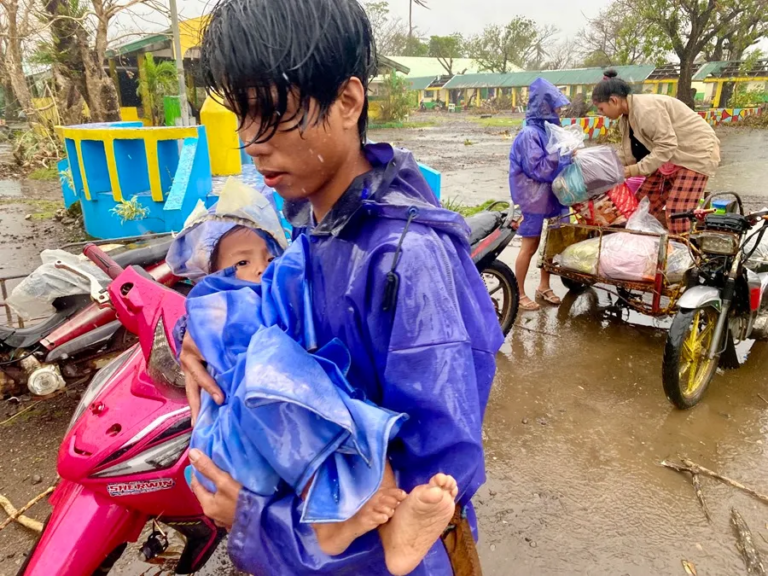 Tifón Usagi golpea el norte de Filipinas y amenaza con más tormentas.