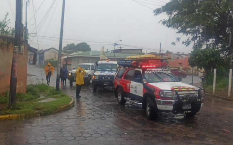 Gobierno acompaña en amor y solidaridad a familias afectadas por las lluvias