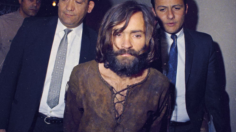 “¡Dejé unos muertos en la playa!”: Escalofriantes confesiones de Charles Manson revelan crímenes ocultos en México