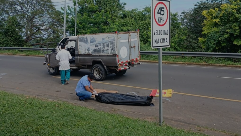 Motociclista muere al chocar contra poste en Carretera Sur de Managua