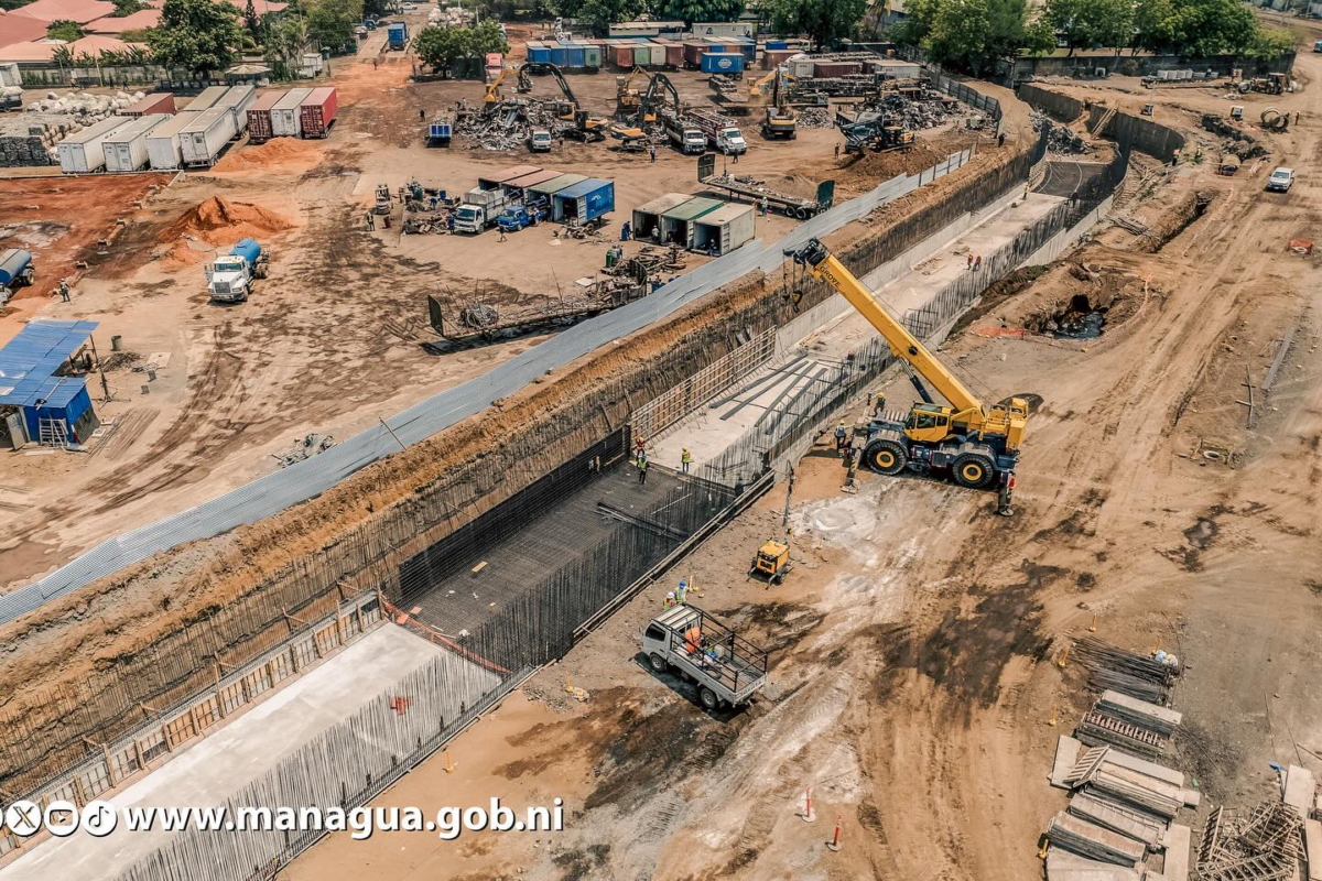 Llaman a pobladores a no estacionar vehículos en la nueva pista entre Puente El Edén y La Robelo, en la ciudad de Managua