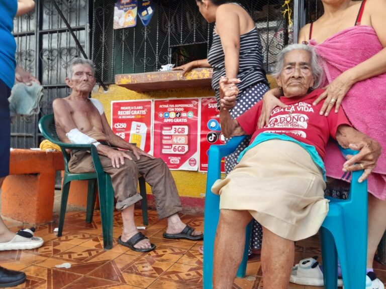 Incendio deja de brazos cruzados a matrimonio de adultos mayores en la ciudad de Masaya