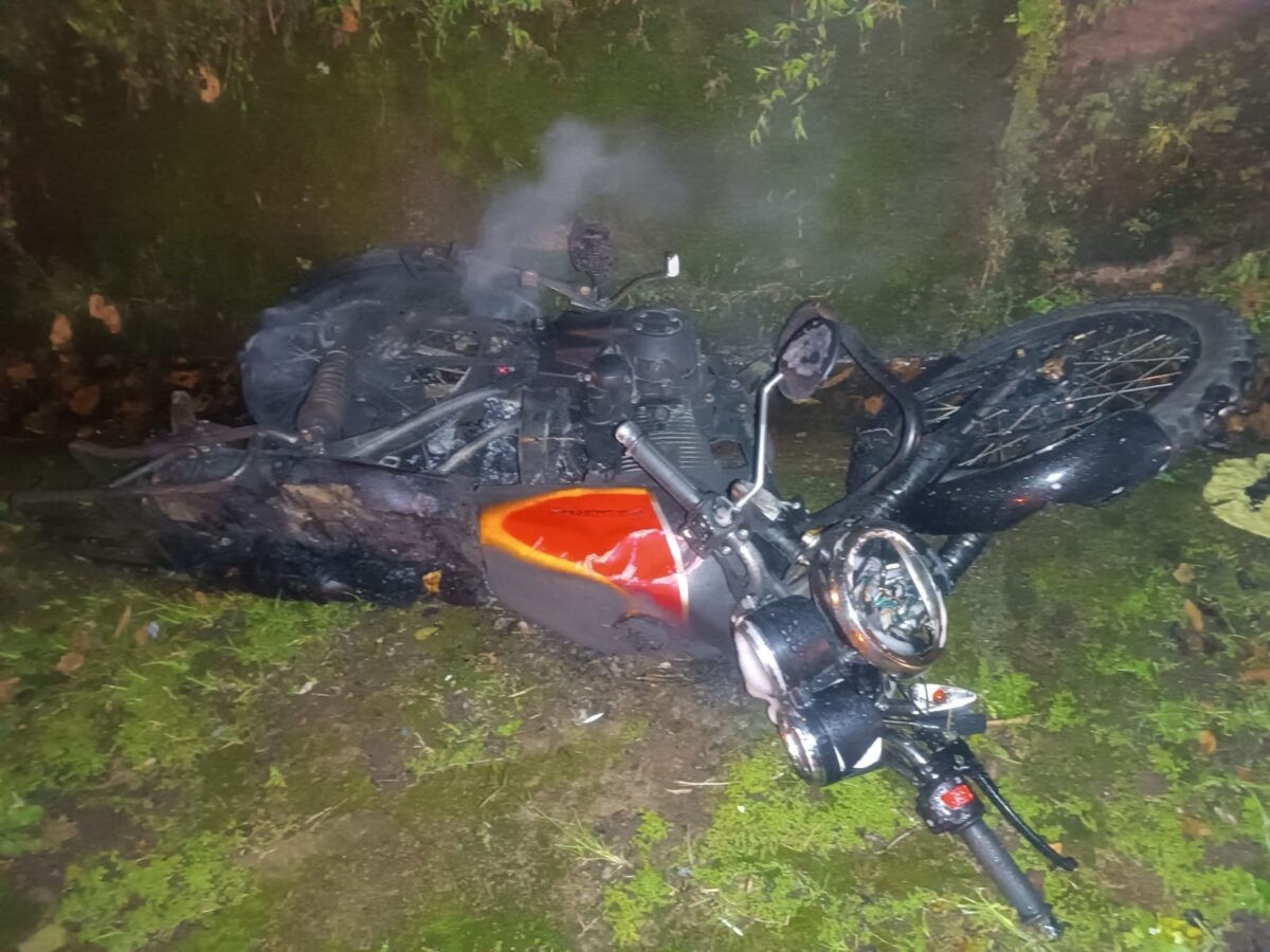 La moto del joven Carlos se incendió en Jinotega