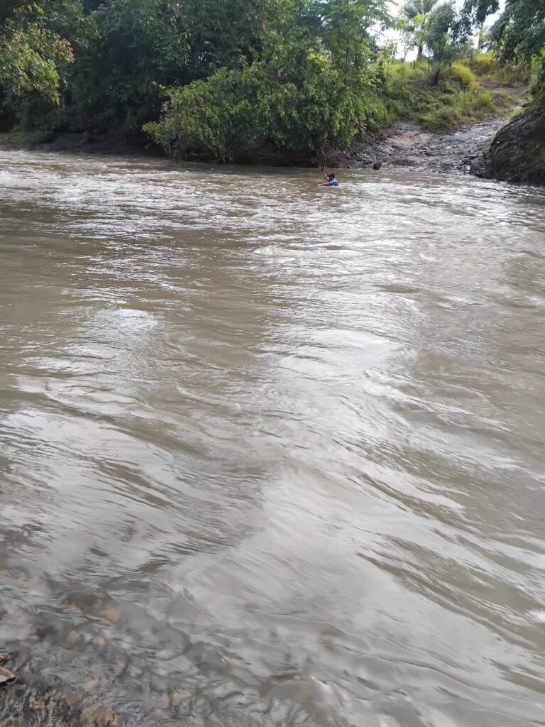 Encuentran cuerpo de hombre arrastrado por corrientes de un río en San Miguelito