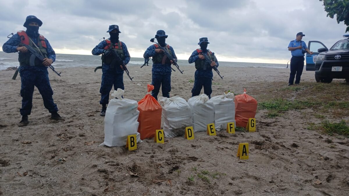 Ejército de Nicaragua incauta 151 paquetes de drogas en Masachapa