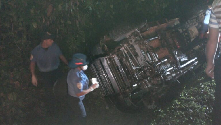 Tres personas lesionados en vuelco de camioneta en Rancho Grande, Matagalpa