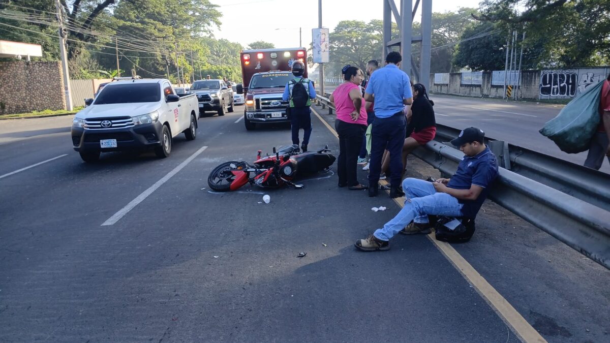 Accidente por no usar puentes peatonales en Universidad Agraria