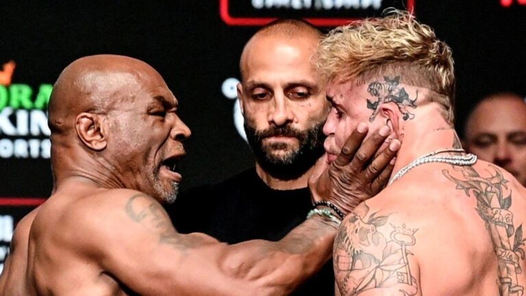 Mike Tyson golpeó a Jake Paul en la ceremonia de pesaje en Texas previo al combate de mañana